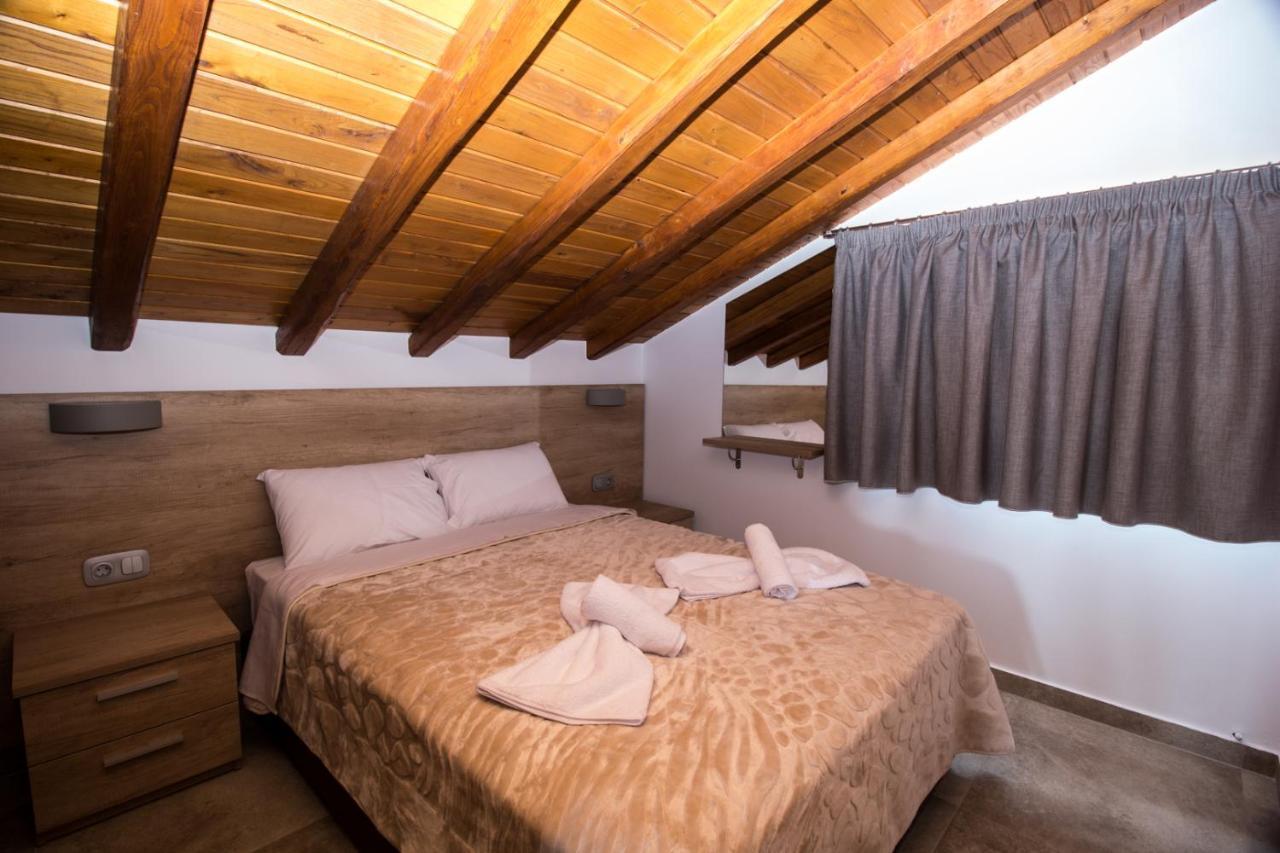 Ferienwohnung Golden Attic Nea Roda Exterior foto