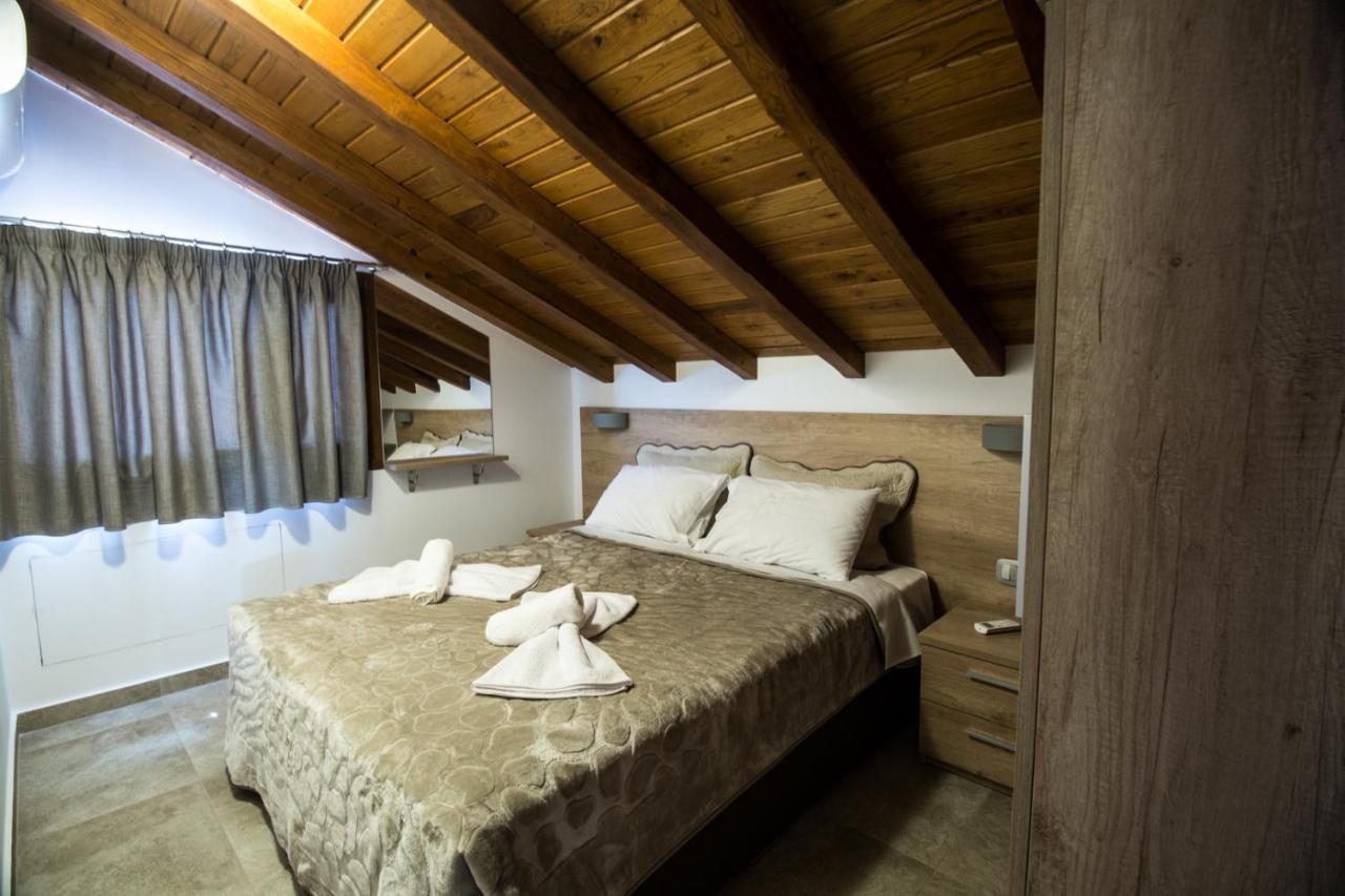Ferienwohnung Golden Attic Nea Roda Exterior foto